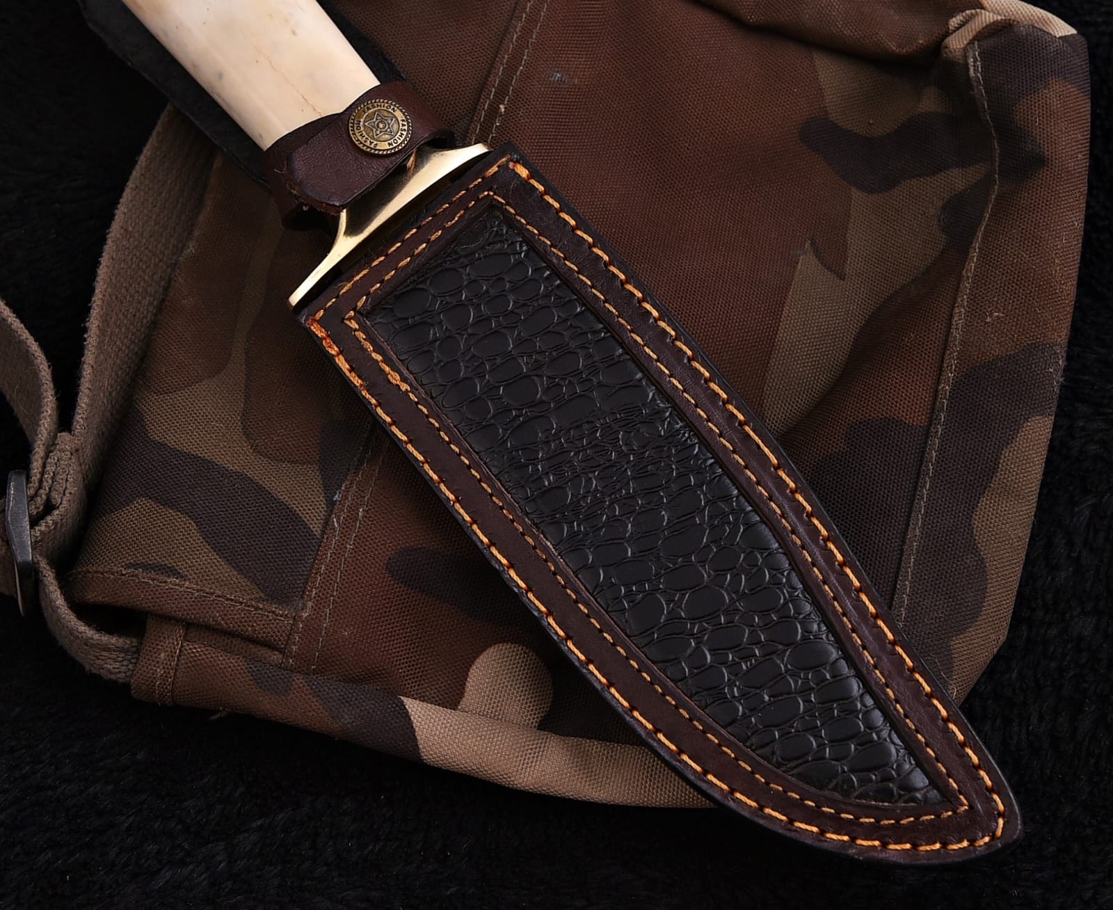 Handcrafted Damascus Blade Hunting Knife with Leather Sheath