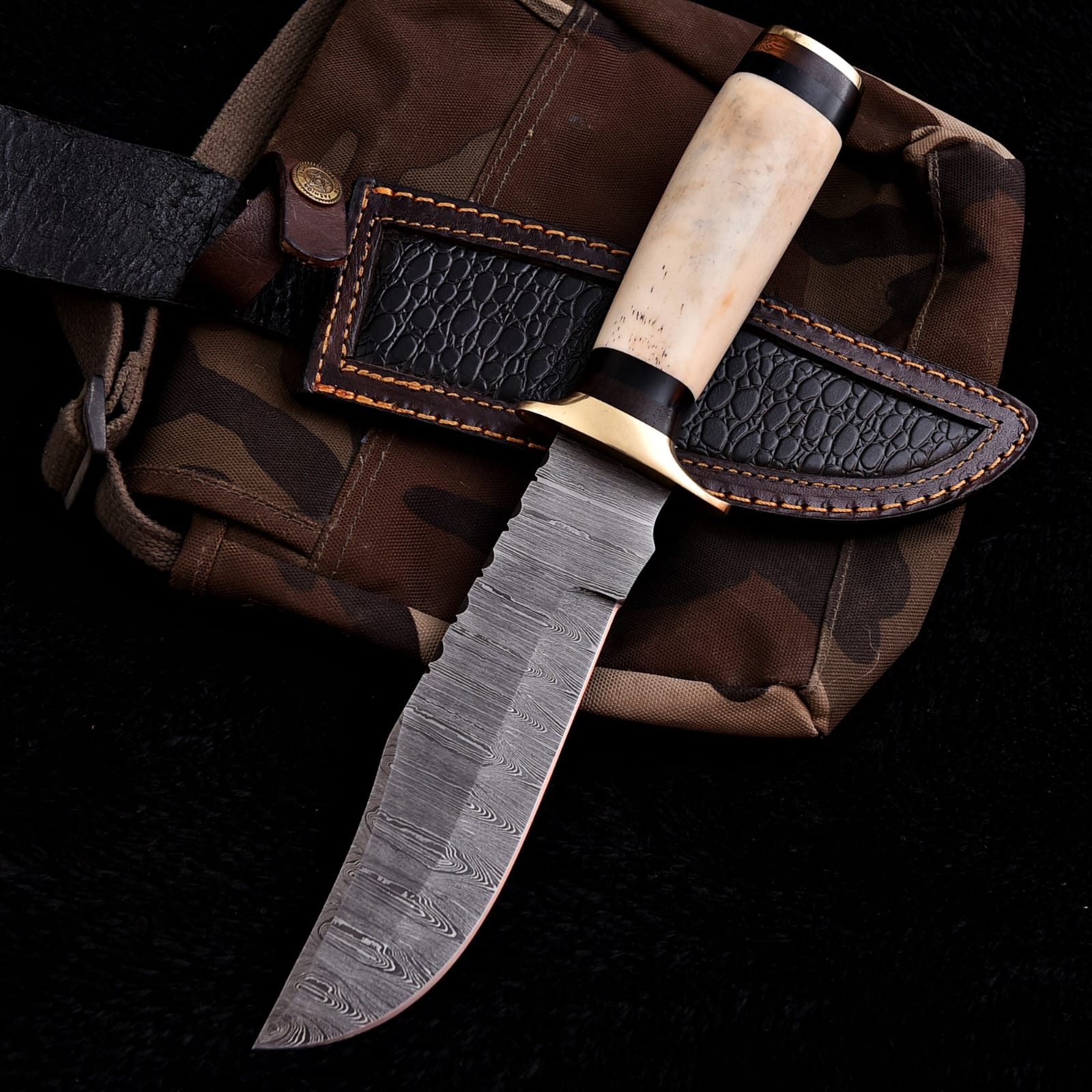 Handcrafted Damascus Blade Hunting Knife with Leather Sheath